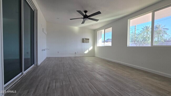 Building Photo - 5827 N 22nd Dr