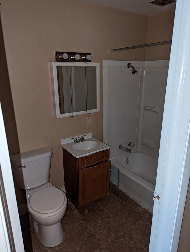 Chase Manor Apartments 811 Tennessee Ave Fort Wayne IN 46805