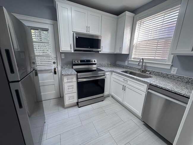 Building Photo - 423 Chestnut St