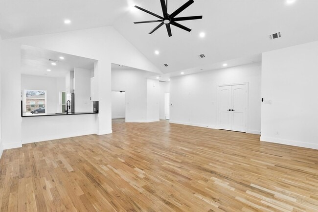 Building Photo - 1812 Muncie Ave