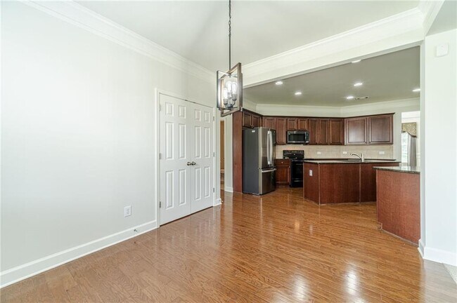 Building Photo - 2557 Staunton Dr