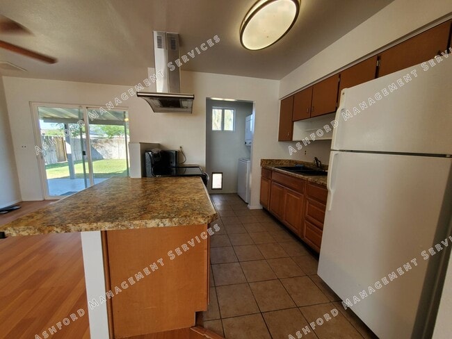 Building Photo - ***MOVE IN SPECIAL*** 3 BEDROOM HOME WITH HUGE BACKYARD/GARDEN AREA*LANDSCAPING INCL