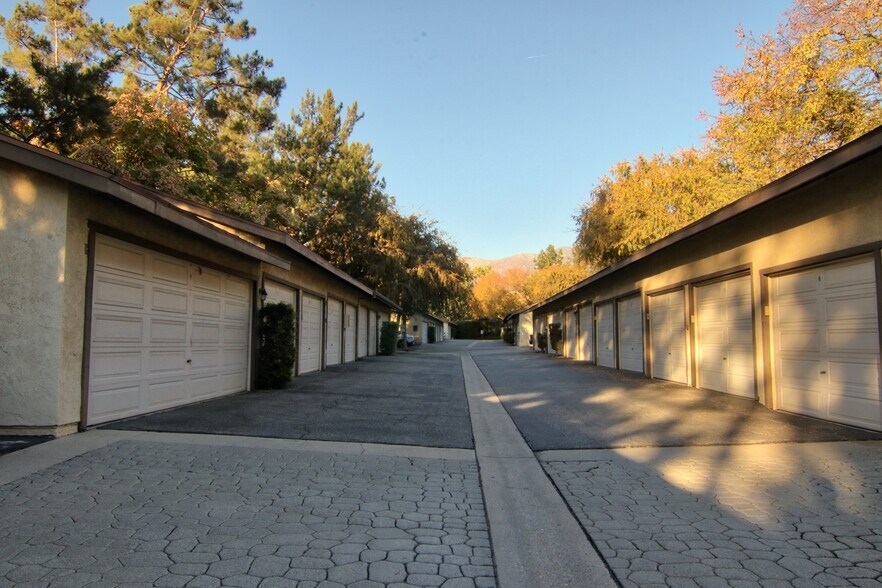 Building Photo - 1050 Seco St