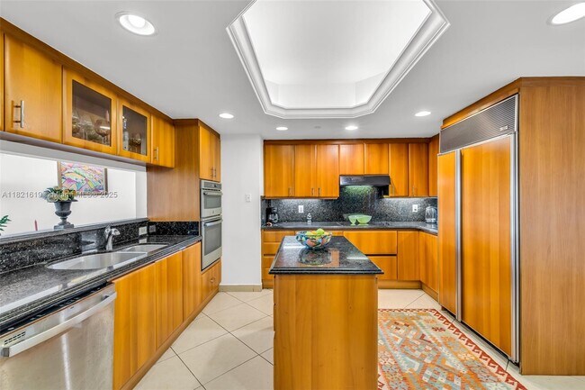 Building Photo - 9559 Collins Ave