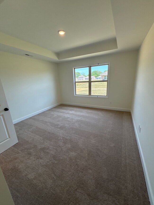 Building Photo - 205 Cave Lk Dr