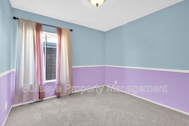 Building Photo - 847 W Juanita Ave
