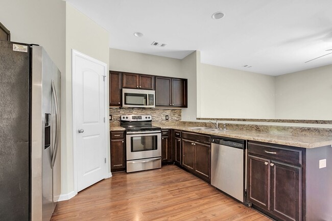 Building Photo - 3 Bedroom 2.5 Bathroom Townhome in Richmon...