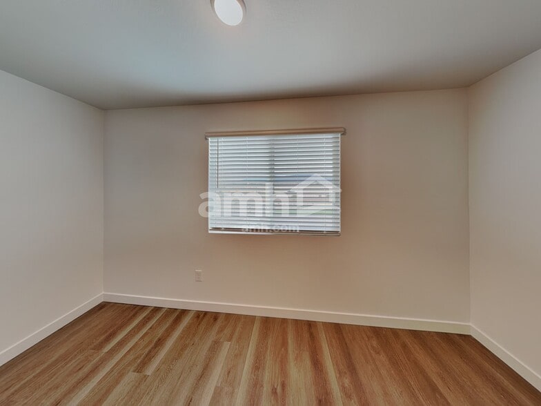 Building Photo - 9727 W Parkway Dr