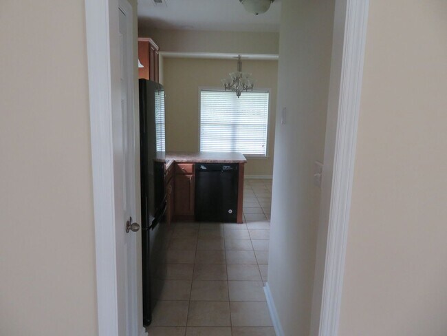 Building Photo - 3 Br 2.5 BA in Southwest