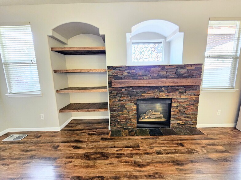 Building Photo - 8713 Spinner Ct