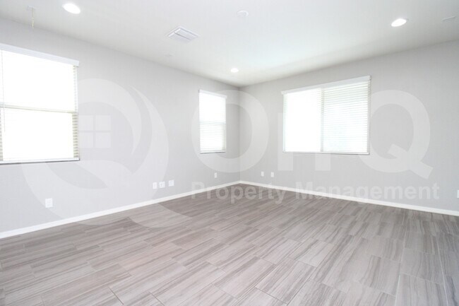 Building Photo - 2100 E Wisteria Dr