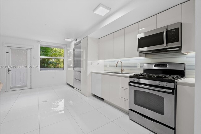 Building Photo - 301 Jefferson Ave