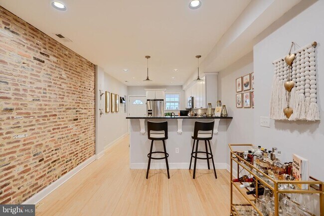 Building Photo - 1604 E Clement St