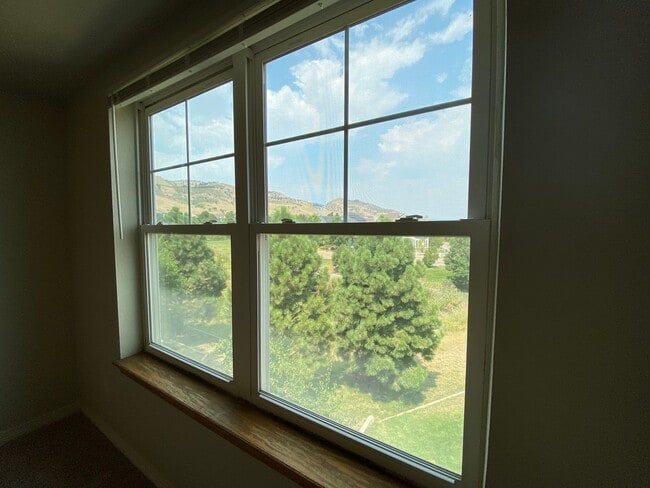 Building Photo - Renovated 2 Bedroom 2.5 Bathroom Condo in ...
