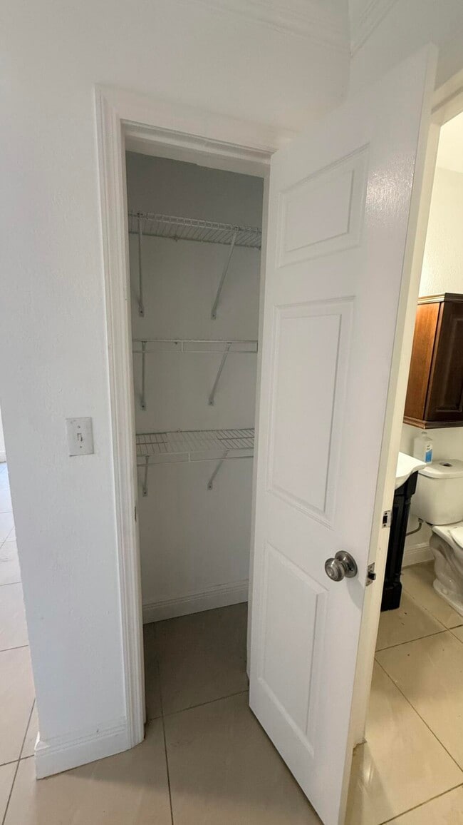 Building Photo - 103 SW 3rd Ave