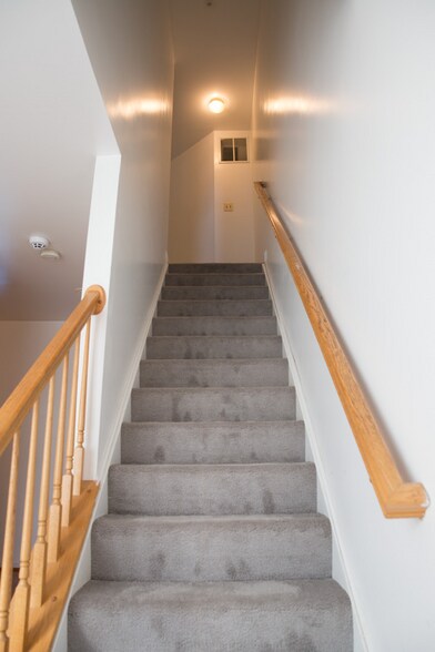 Building Photo - 8805 Hardesty Dr