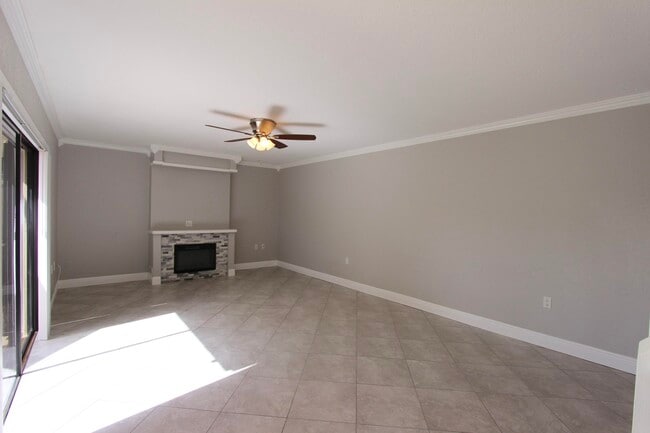 Building Photo - 606 6th Ct
