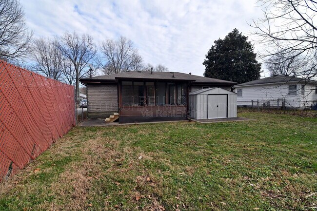 Building Photo - 9002 Whippoorwill Rd