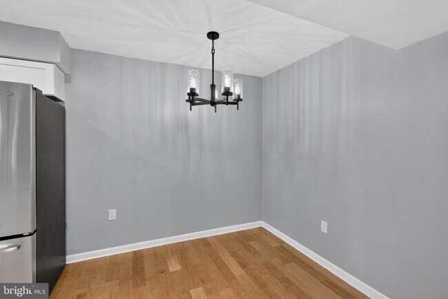 Building Photo - 7742 New Providence Dr