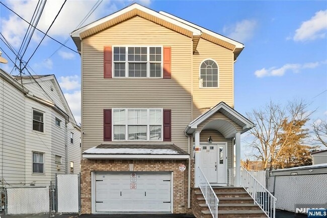 Building Photo - 110 Redwood Ave