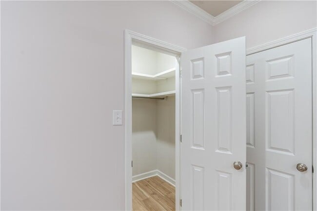 Building Photo - 656 Falls Church Rd