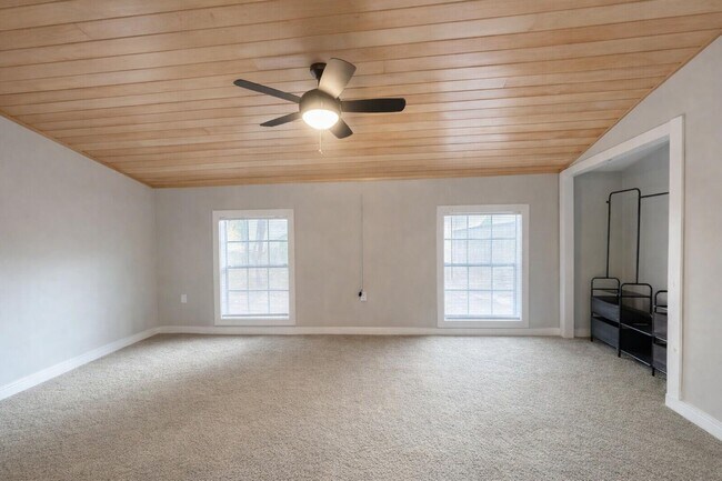 Building Photo - 909 Mapoles St