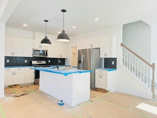 Building Photo - Spacious 3-Bed Townhome with Double Garage - Garner