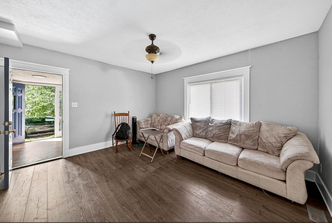 Building Photo - 1303 Sorin St