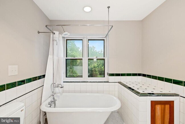 Building Photo - 35299 Snickersville Turnpike