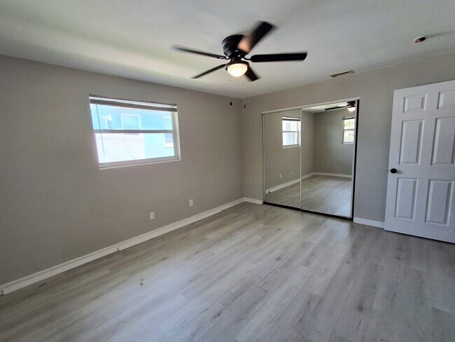 Building Photo - 927 N Grandview Ave