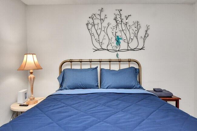 Building Photo - 15715 Creekhaven Dr