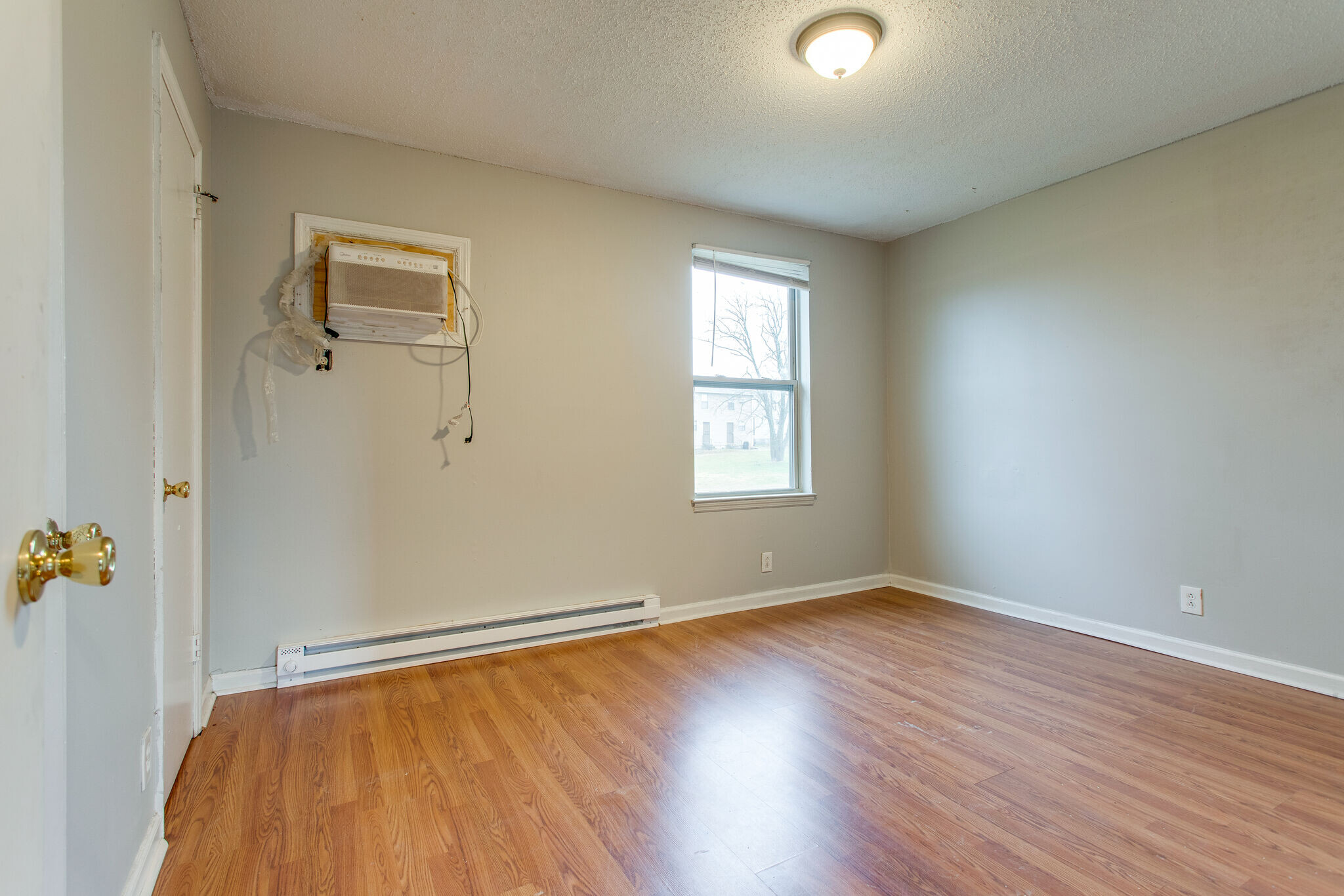 Building Photo - 2428 Woodale Ln