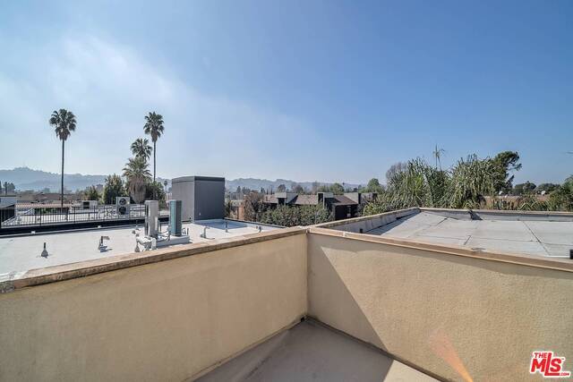 Building Photo - 4940 Laurel Canyon Blvd