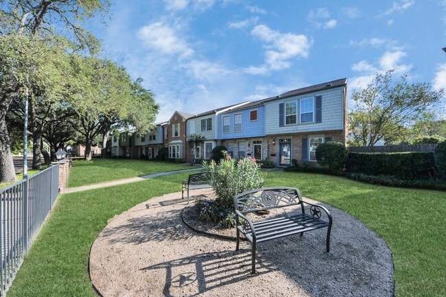 Building Photo - 7545 Brompton St