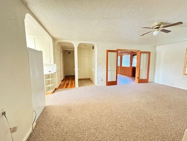 Building Photo - Charming 2-Bed, 1-Bath Hamilton Home with Attached Double Garage