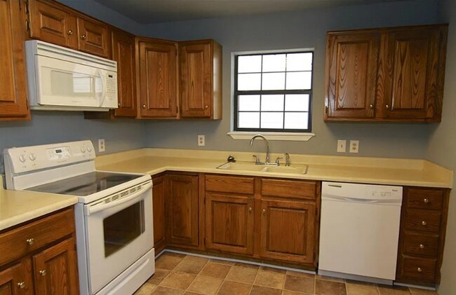 Building Photo - 3 Bed | 2 Bath | South Tulsa