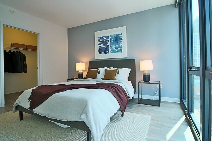 Building Photo - 632 N Wells St