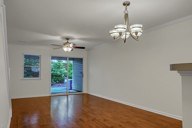 Building Photo - 121 Hornby Cir