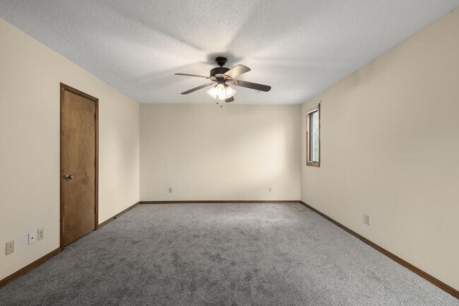 Building Photo - S1005-MF2