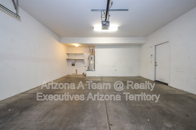 Building Photo - 2927 N Cardell Cir