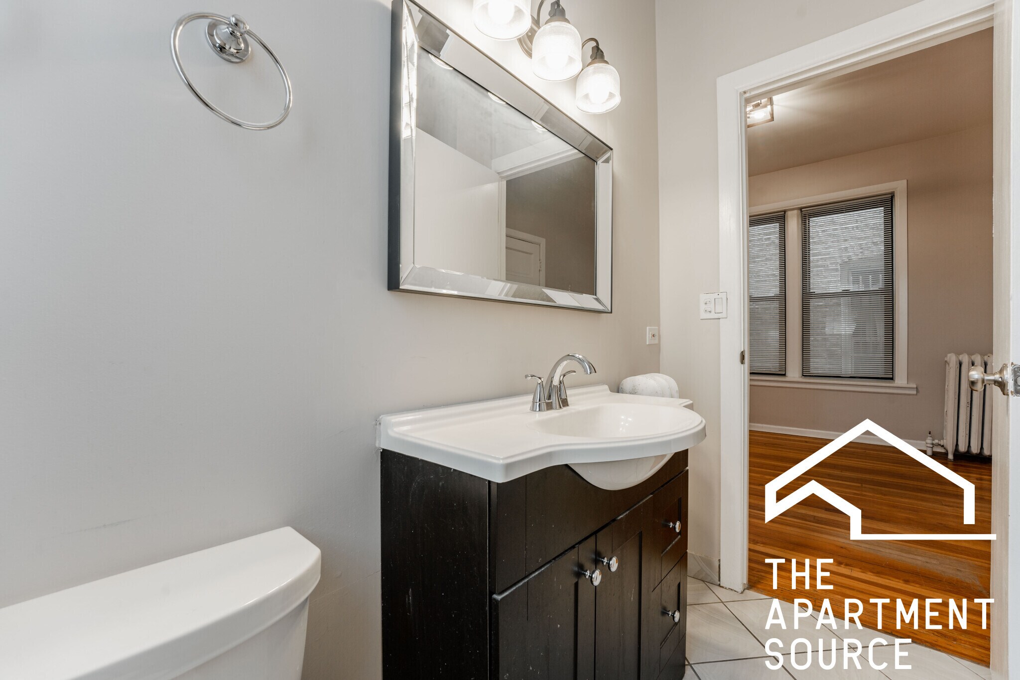 Building Photo - 2202 W Belmont Ave