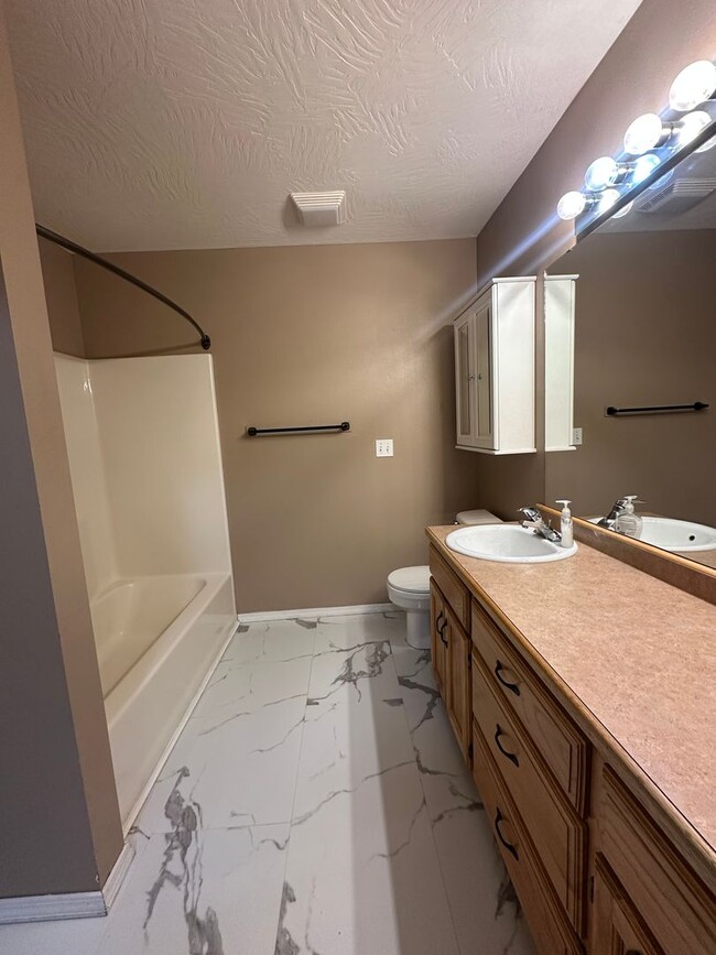 Building Photo - Beautiful home in Battlefield available now!