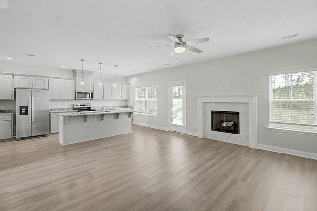 Building Photo - 173 Mcclelland Lp NE