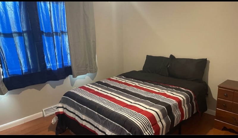 Building Photo - 1582 Main St