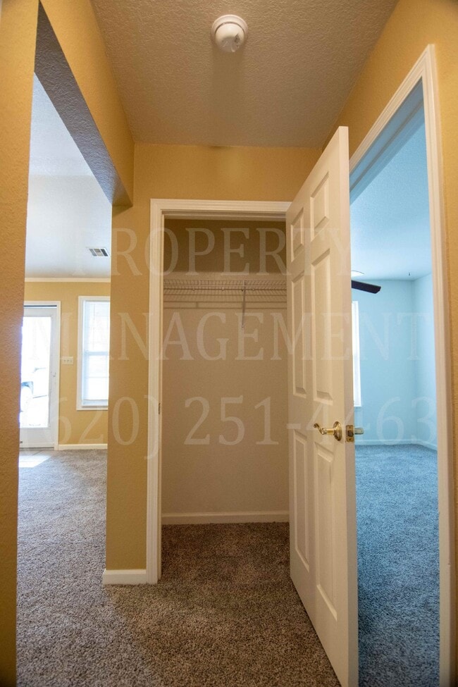 Building Photo - 2 Bedroom 2 Bath