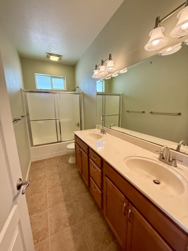 Building Photo - 1580 Kilham Ct