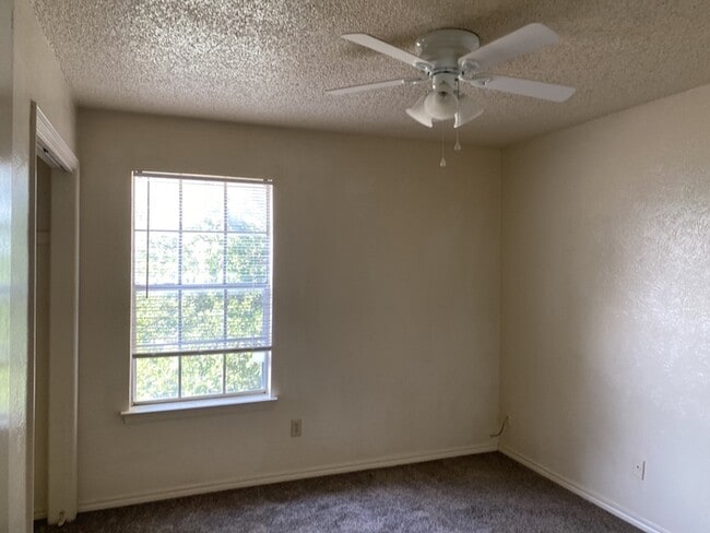 Building Photo - Arlington 3/2.5/2 duplex coming soon.