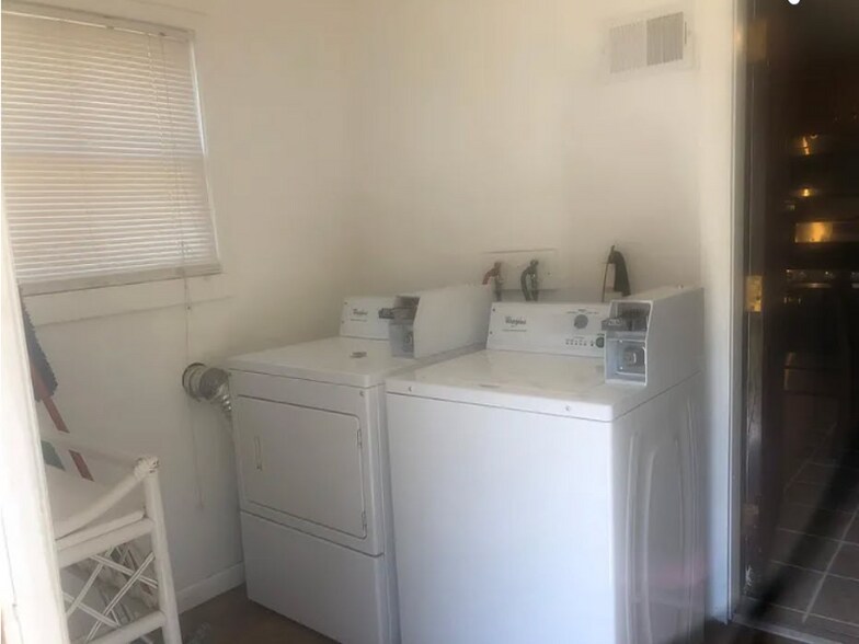 Building Photo - 21 Throop Ave