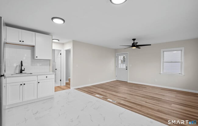 Building Photo - 280 Marion St