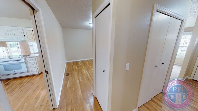 Building Photo - 2404 Saddle Ct
